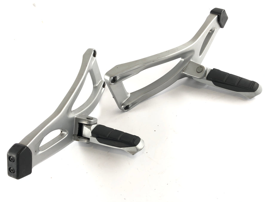 BMW K 1200 RS [2001] - Footrest of Soccer Foot s držitelem vlevo a vpravo