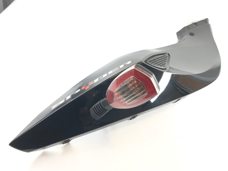 Can On The Spyder SM5 [2009] - Zadní opláštění vpravo pomocí signálů otočení