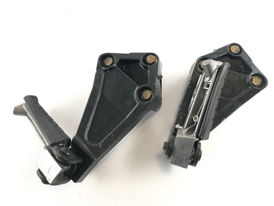 Triumph Daytona 1200 T300D [1995] - Footrest of Footballs se sadou držitele