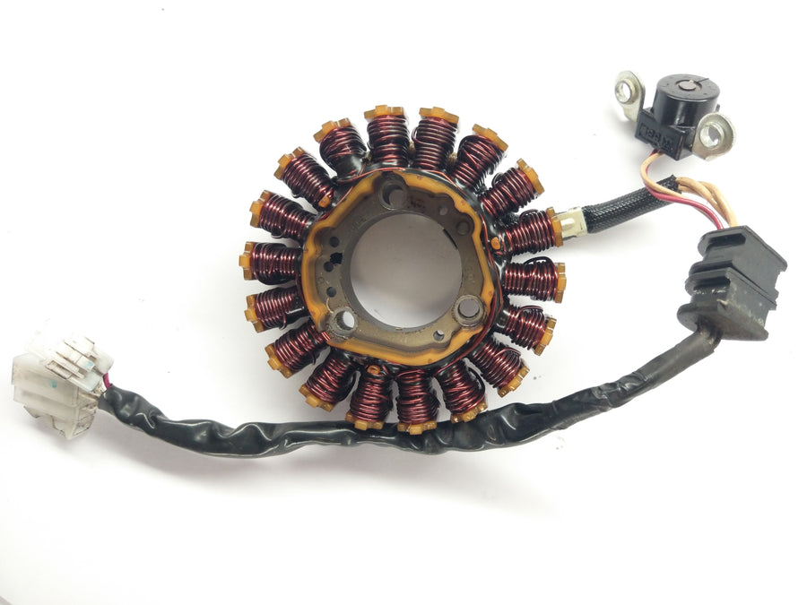 Yamaha YZF 125 RE06 [2011] - Stator s alternátorem vyzvednutí