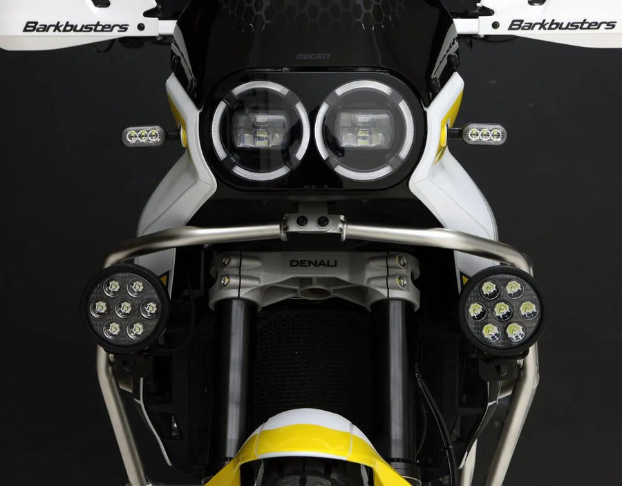 Ducati DesertX [DENALI] – detailní pohled na držák pozičního světla