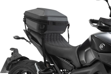aprilia tuono 660 [SW-MOTECH] – Urban ABS varianta napínacího popruhu horního kufru se základní vložkou