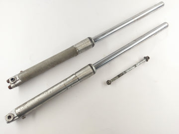 Yamaha DT 175 2K4 [1979] - vidlice Front Wheel s osou - 0