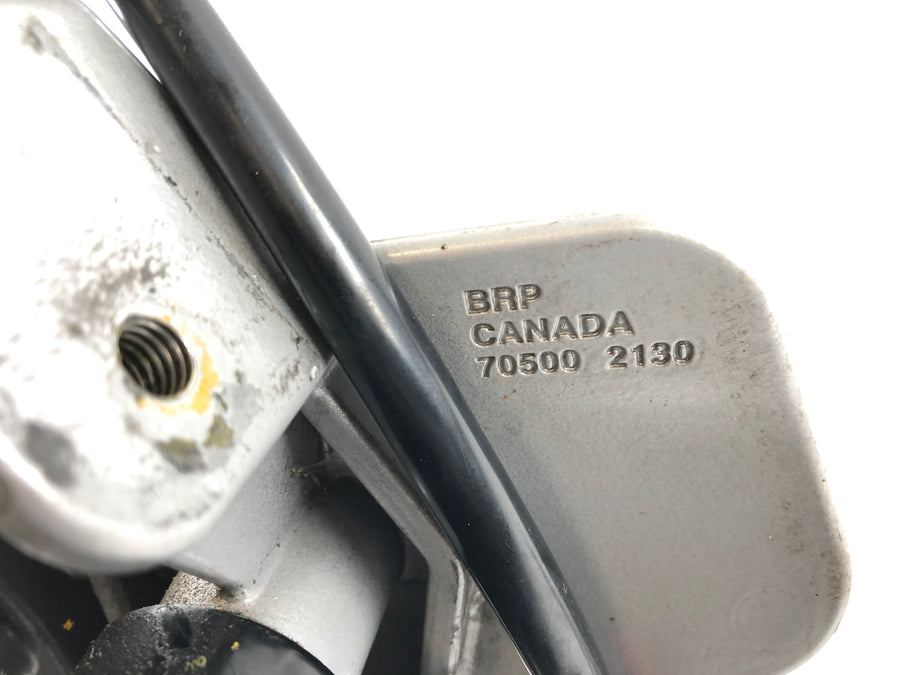 Can On The Spyder SM5 [2009] - Footrest Driver's Footrest vlevo s pedálem pro vás parkovací brzdu