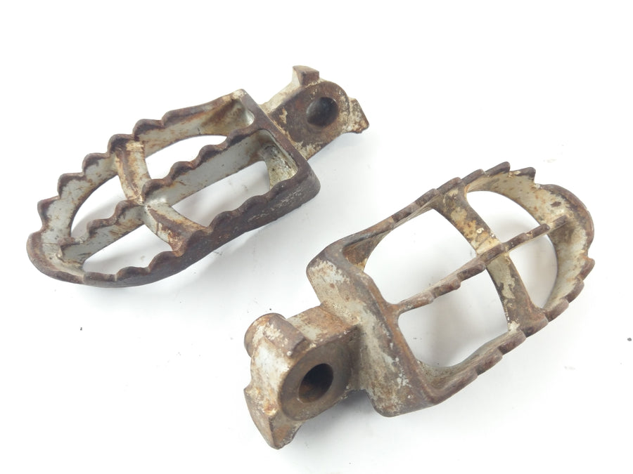 Husquvarna TE 250 H8 [2004] - Footrest's Footrests doleva a doprava
