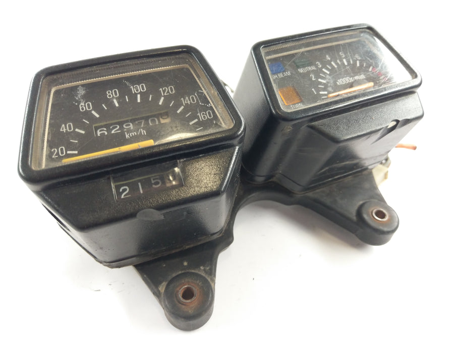 Yamaha TT 600 59X [1985] - Poškozené krytiny testovače tacho