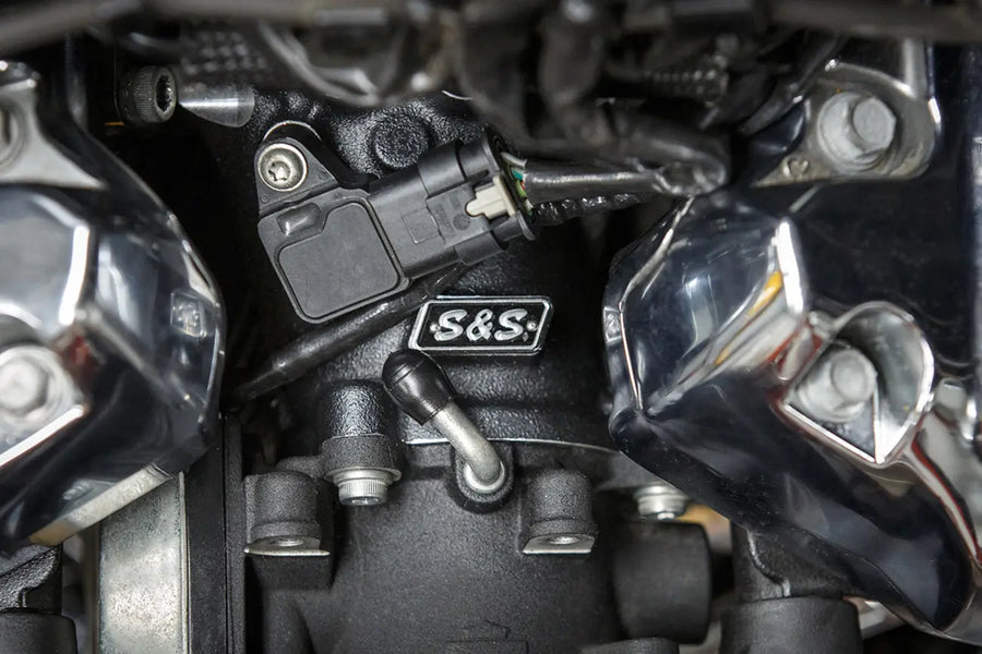 Harley-Davidson FXBB 1923 Softail Street Bob 117 [2025] - CNC-gefräster 55 mm Ansaugkrümmer – Bild 2