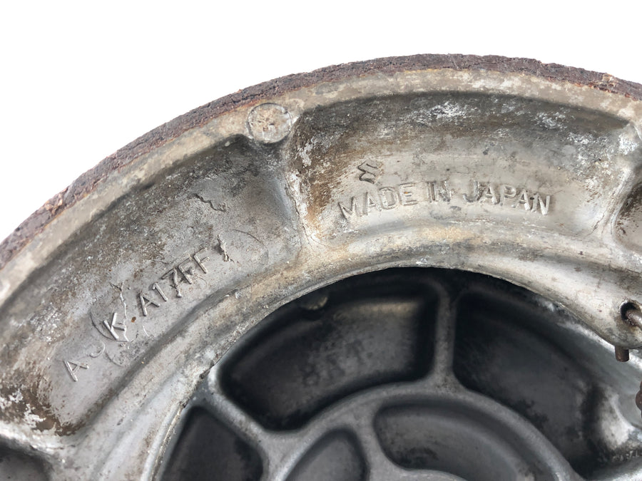 Suzuki LS 650 NP41B [1990] - Brzdový buben krytu kola vzadu vzadu