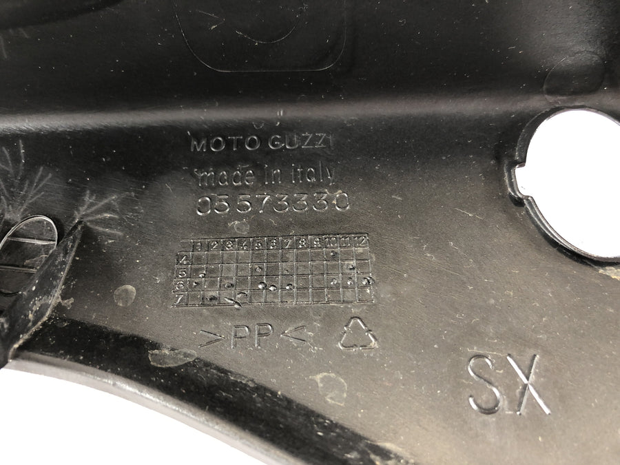 Moto Guzzi 1200 Sport [2007] - maskovací zadní plášť vlevo