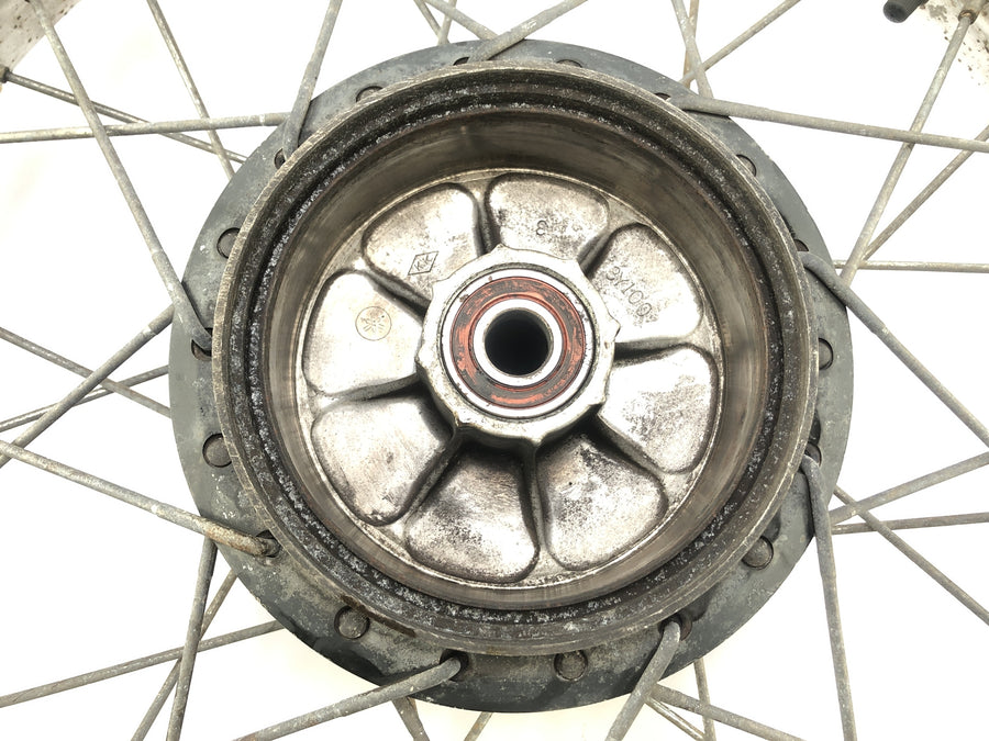 Yamaha XT 350 3YT / 55V [1990] - Ráz kola zadního kola s řetězem vzadu