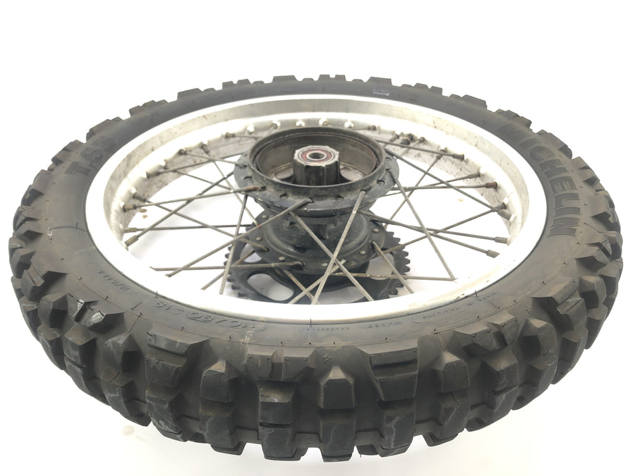 Yamaha XT 350 3YT / 55V [1990] - Ráz kola zadního kola s řetězem vzadu