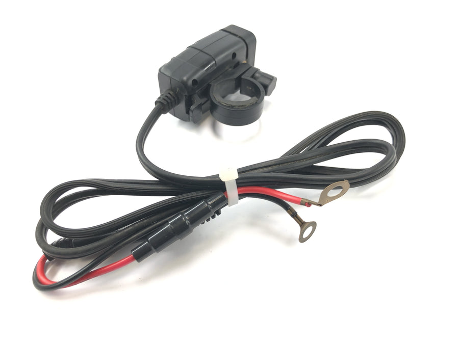 Yamaha XV 1600 Wild Star VP08 [2002] - USB nabíjecí zásuvka dvojitá USB zásuvka