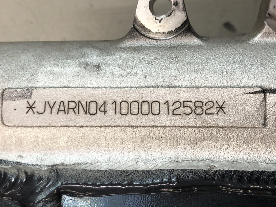 Yamaha YZF R1 RN04 [2001] - Rám hlavního rámu podvozku s papíry