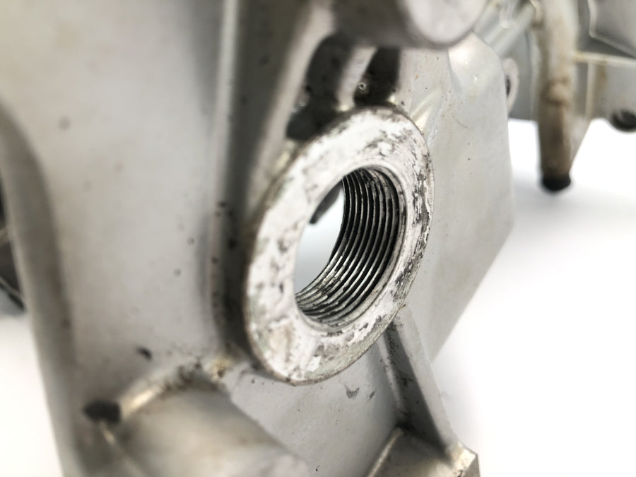 BMW R 1150 GS R21 [2002] - Vadný závit kyvné vidlice převodovky