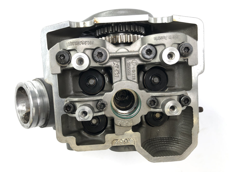 KTM 950 SM LC8 [2008] - Hlava válce vpředu