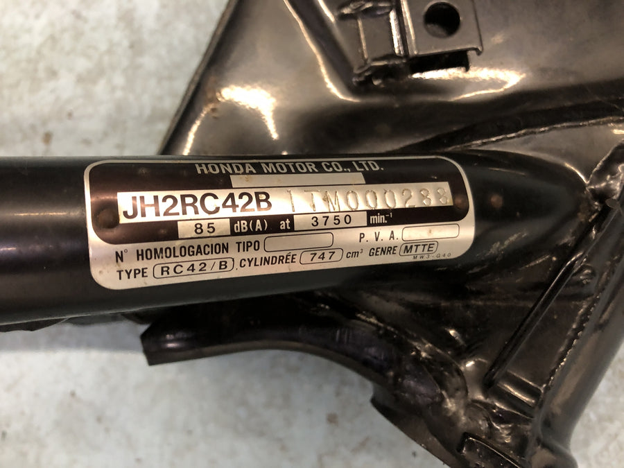 Honda CB 750 RC42 [1996] - rám s papíry