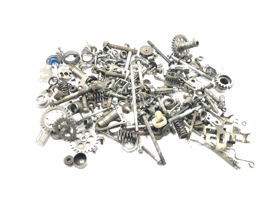 Suzuki RM Z 250 RJ41A [2007] - zbývající díly a šrouby smíšená spousta malých dílů
