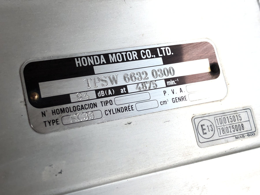 Honda CBR 900 RR Fireblade SC33 [2000] - Rám hlavního rámu s papíry