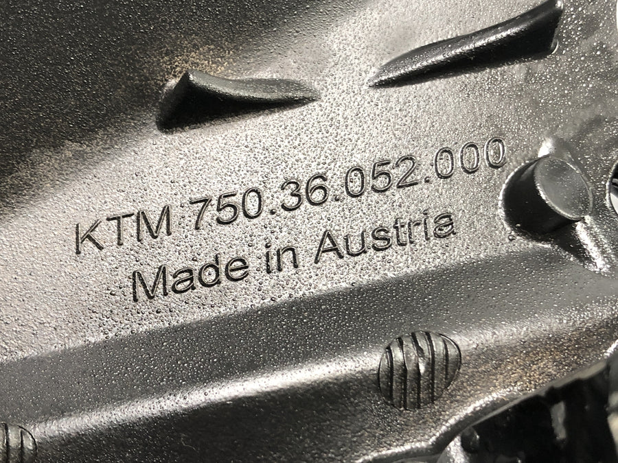 KTM 690 SM Prestige [2007] - víko kapuce hlavy ventilu ventilu