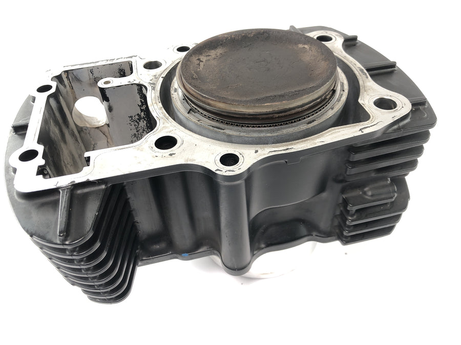 Suzuki VZ 1500 WVCU [2011] - Válec s pístovým válcem vzadu