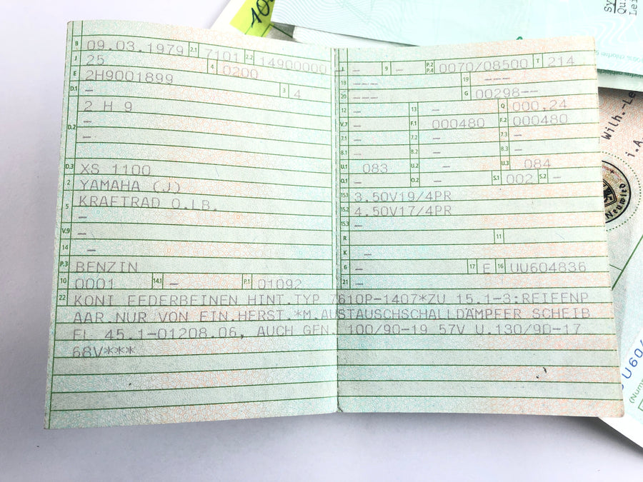 Yamaha XS 1100 2h9 [1978] - rám s papíry