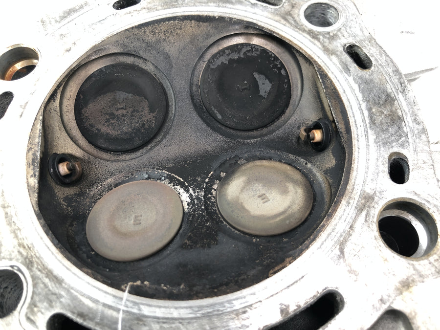 Kawasaki VN 1600 Classic VNT60A [2007] - nosič sedla ventilů zadního ventilového rozvodu hlavy válců