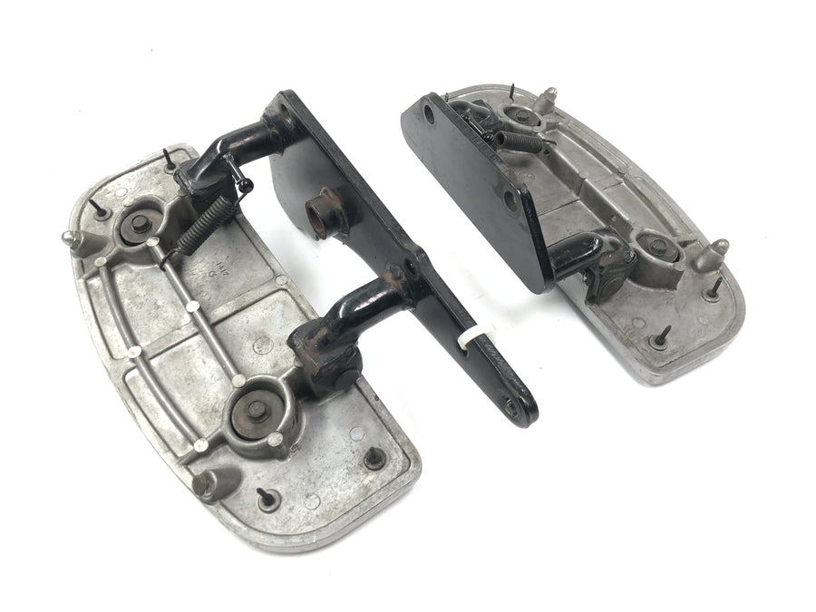 Kawasaki VN 1500 Classic VNT50D [2001] - čelní deska řidiče Footrest vlevo a vpravo
