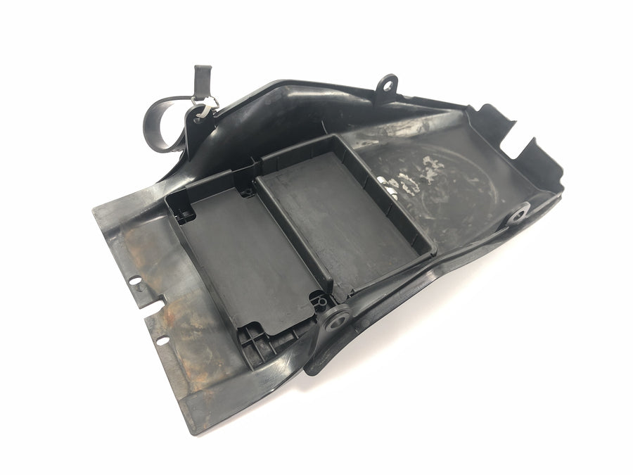 KTM Duke 690 A3 [2012] - Bateriový box nosič baterie vnitřní panel zadní přihrádky