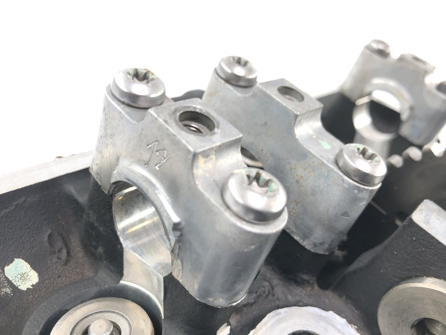 Triumph Bonneville T100 986MF [2012] - ovládání ventilu hlavy válců
