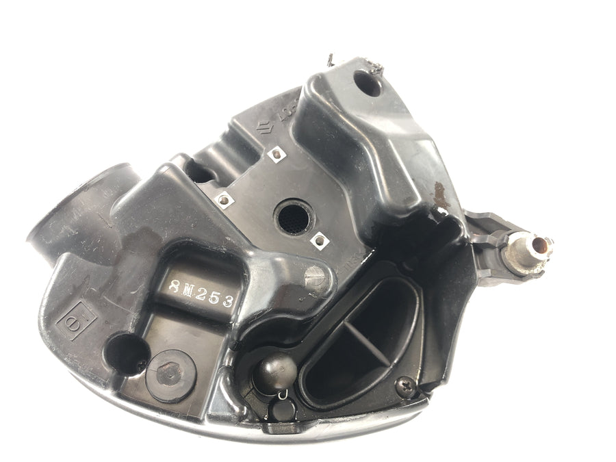 Suzuki VZ 1500 WVCU [2011] - Skříň vzduchového filtru Sací skříň skříně vzduchového filtru