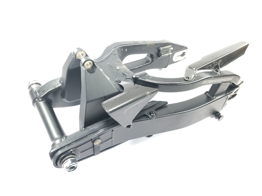 Honda CBR 1000 RR SC57 [2006] - Kyvné rameno zadního kola s kyvnou nápravou