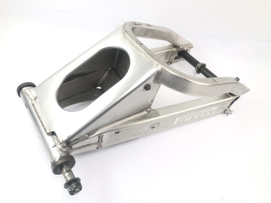 Yamaha YZF R1 RN01 [1998] - Schwinge zadním kola Swing