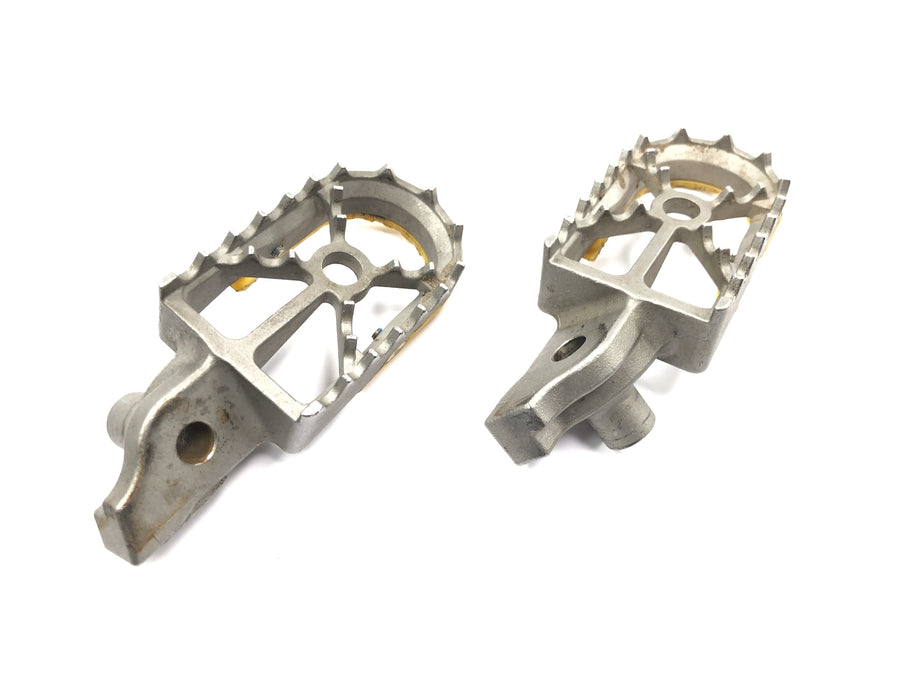 Suzuki RM Z 250 RJ41A [2007] - Stupačky Stupačky řidiče pár hliník
