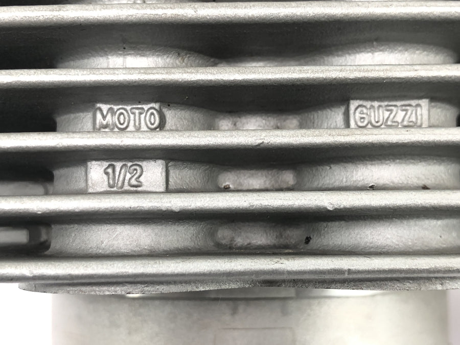 Moto Guzzi V11 Sport [1999] - válec s pístem vlevo