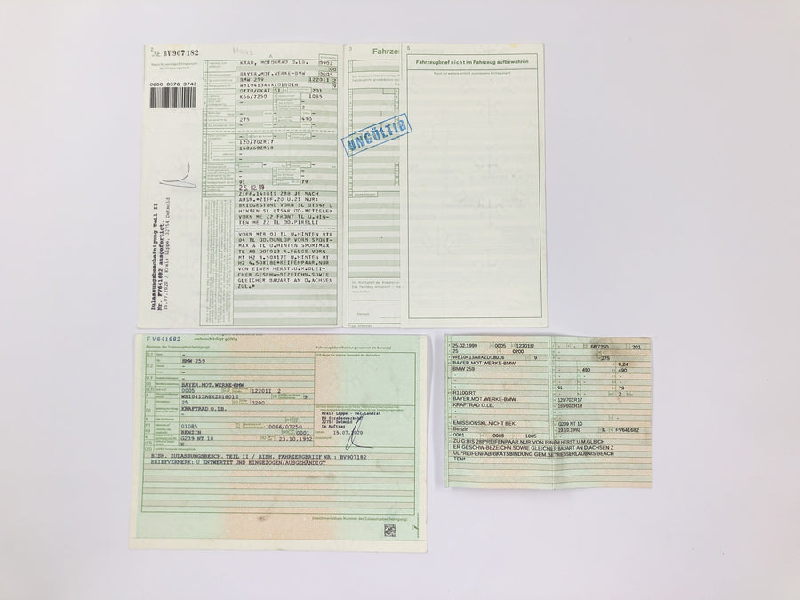 BMW R 1100 RT 259 [1999] - Hlava rámu rámu s papíry
