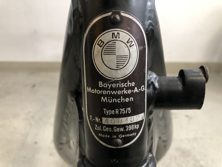 BMW R 75/5 [1973] - rám s papíry