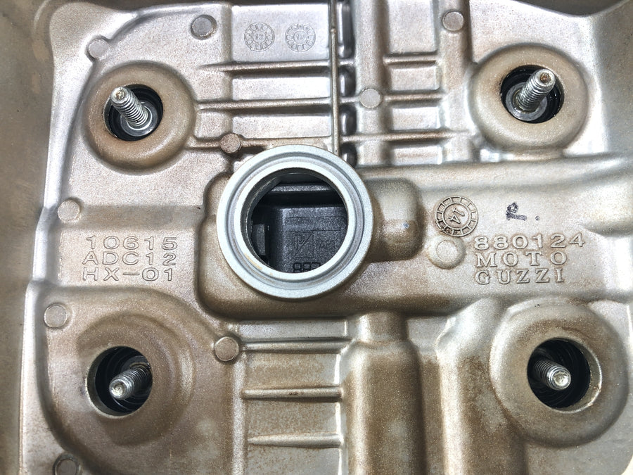 Moto Guzzi Stelvio 1200 8V [2016] - Kryt ventilů pravý kryt hlavy válců quattro valvole