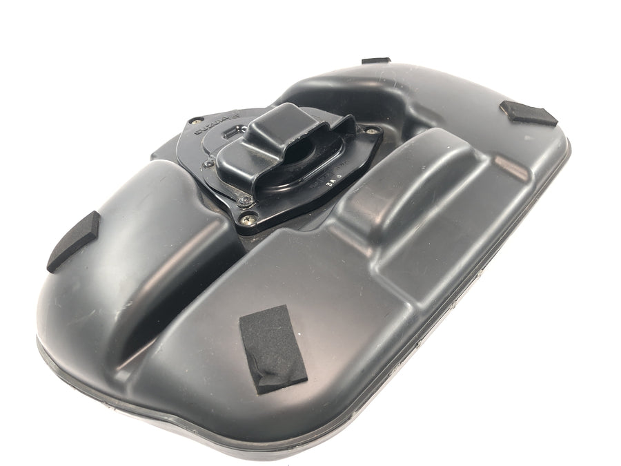 Suzuki Intruder VL 1500 AL [2000] - Skříň vzduchového filtru Skříň vzduchového filtru Sací skříň