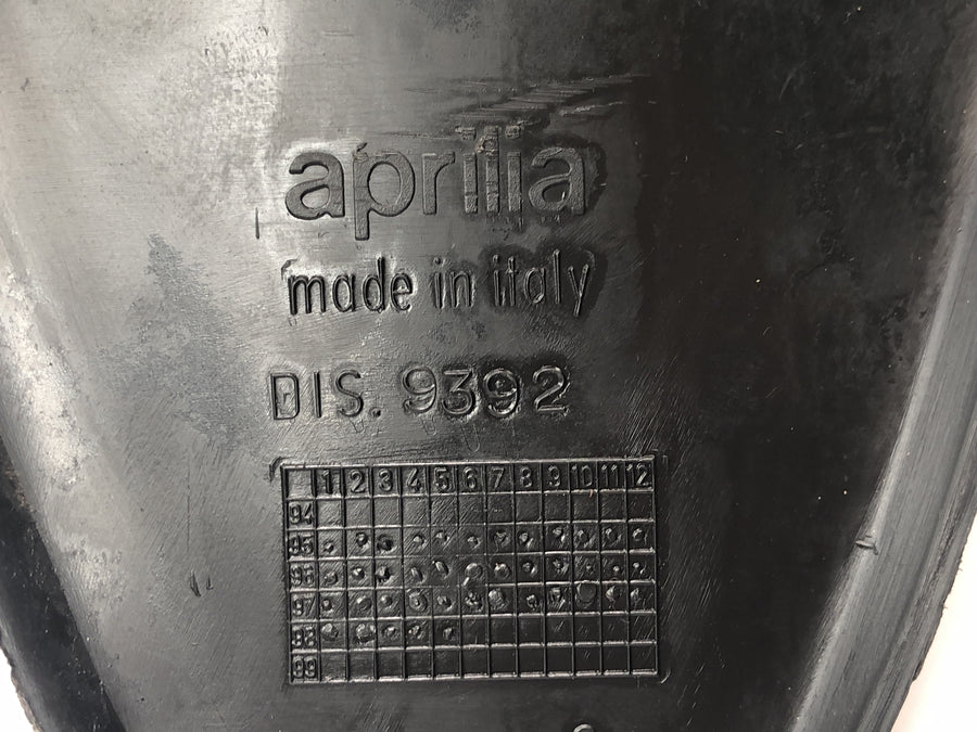 Aprilia RS 125 Extrema [1994] - Maska chladiče uprostřed přední kapotáže