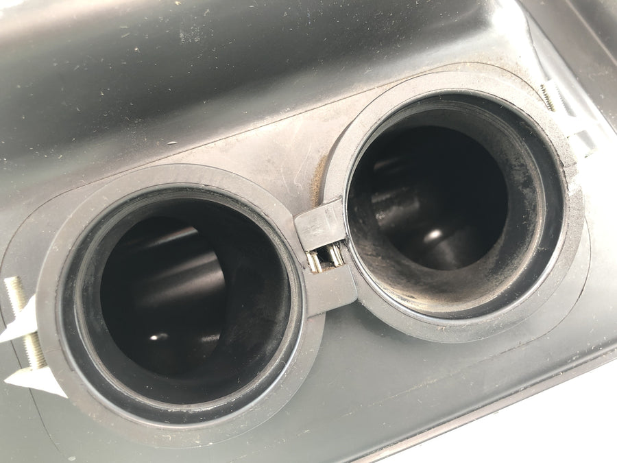 Suzuki Intruder VL 1500 AL [2000] - Skříň vzduchového filtru Skříň vzduchového filtru Sací skříň