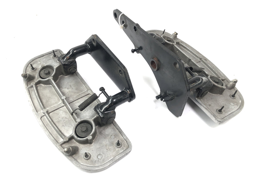 Kawasaki VN 1500 Classic VNT50D [2001] - čelní deska řidiče Footrest vlevo a vpravo