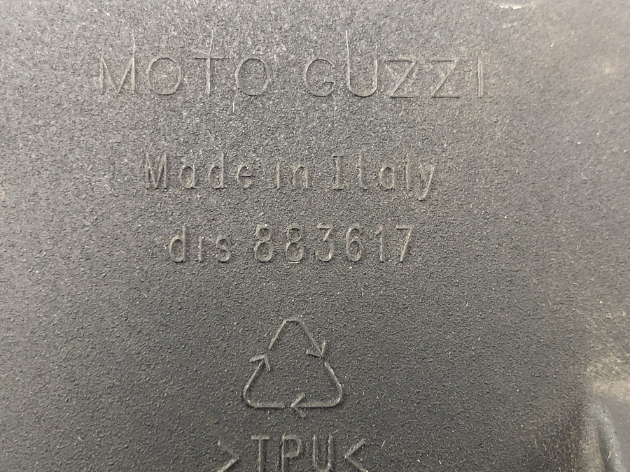Moto Guzzi Stelvio 1200 8V [2016] - Přihrádka na baterie pryžová krabice na baterie s výtokem