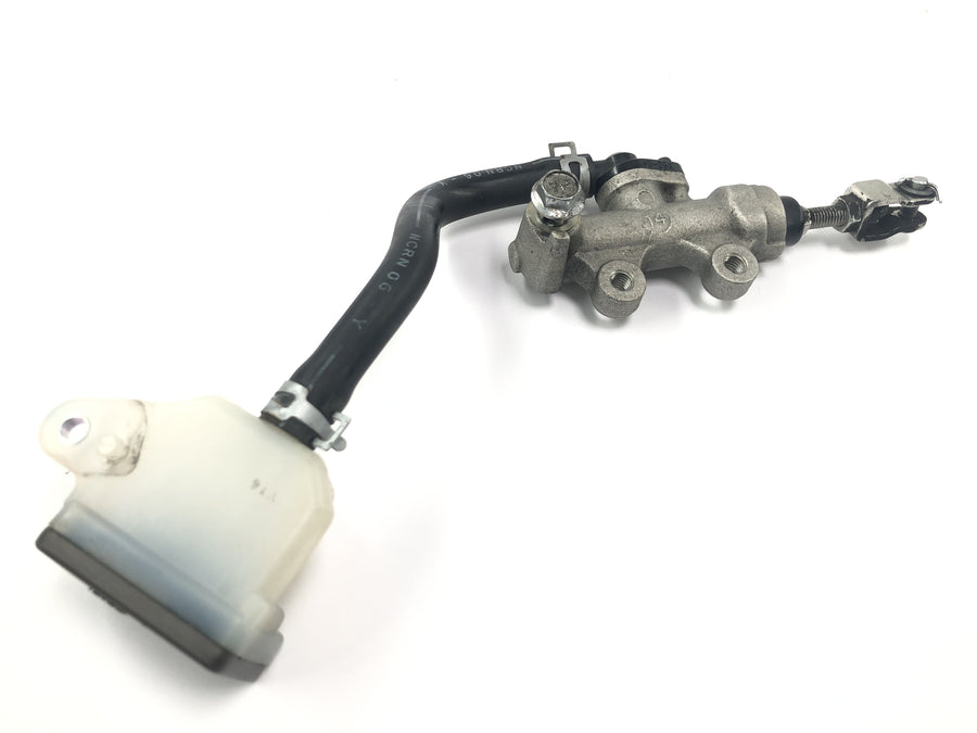 Suzuki GSF 1250 SA Bandit WVCH [2007] - Nožní brzdová pumpa Zadní brzdová pumpa