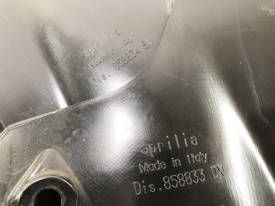 Aprilia RSV4 1000 [2010] - Stránky tanků vlevo a vpravo pár