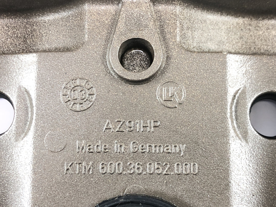 KTM 950 Adventure LC8 [2004] - kryt zadního ventilu kryt hlavy válců hořčíkový kryt motoru