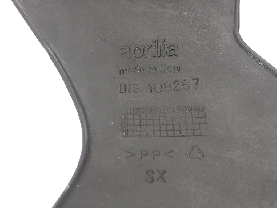 Aprilia RSV 1000 R [2004] - Uchycení zrcátka přední kapotáže na levou kapotáž