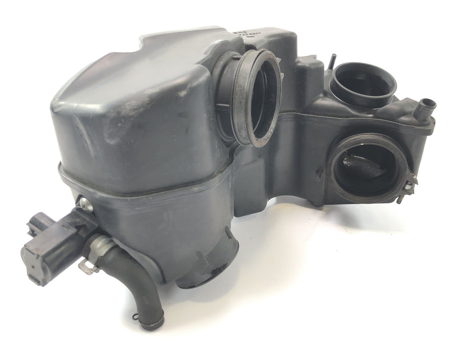 Suzuki VZ 1500 WVCU [2011] - Skříň vzduchového filtru Sací skříň skříně vzduchového filtru