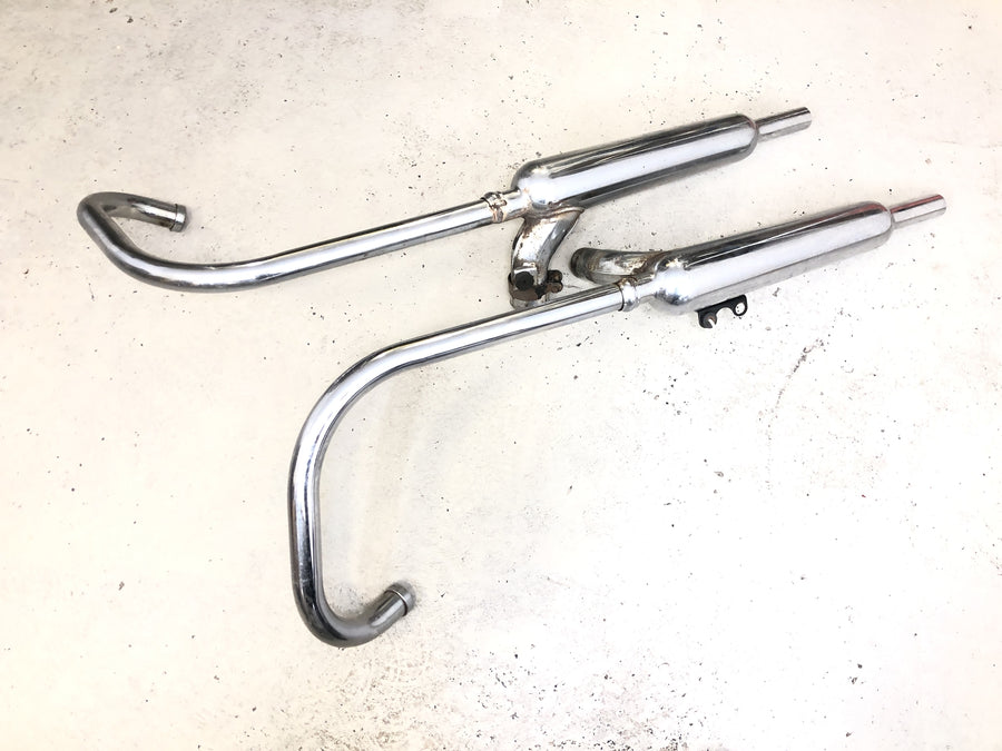 Kawasaki W 650 EJ650A [1999] - Výfukový systém, koncový hrnec, sběrný výfukový systém vlevo a vpravo
