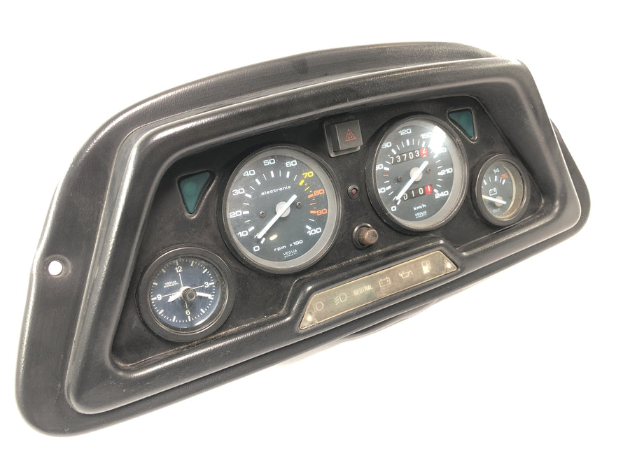 Moto Guzzi California III VY Integrale [1990] - Tachometr instalovaný na přístrojovou desku kokpitu