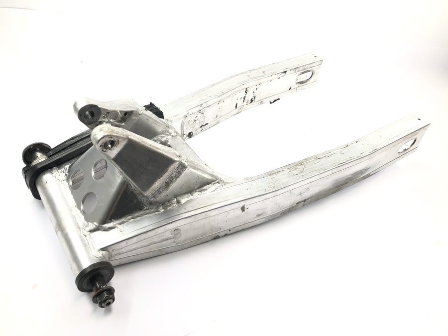 Suzuki GSX R 1100 GU74C [1987] - kyvné rameno kyvné rameno zadního kola
